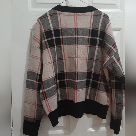 XL Tahari V Neck Sweater - Picture 2 of 3